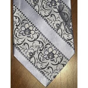 Di Capri Collection Blue Hand Made 100% Silk Men’s Neck Tie Made In China